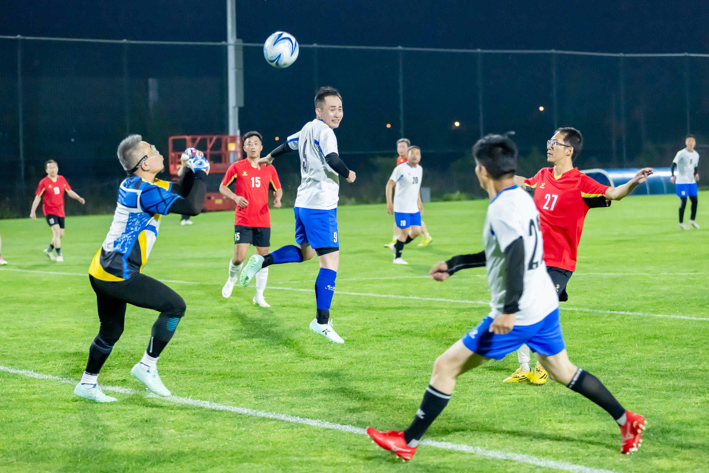 世体：伊尼戈和莱万有自动续约条款；马丁和巴萨都希望能续约